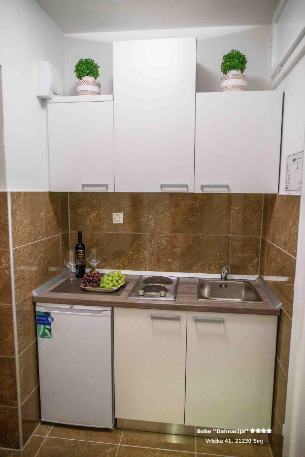 Apartment/Room "Dalmacija" SINJ Buitenkant foto