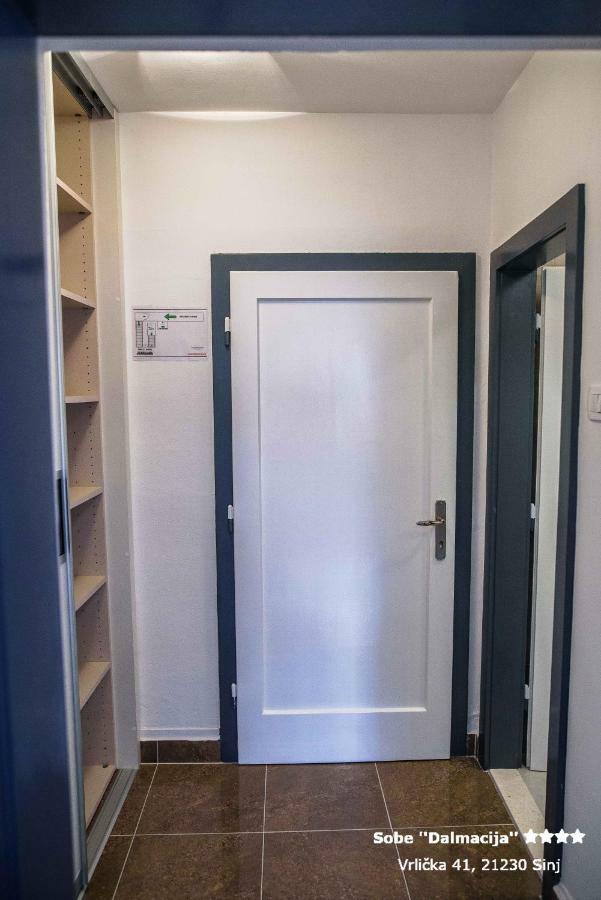 Apartment/Room "Dalmacija" SINJ Buitenkant foto